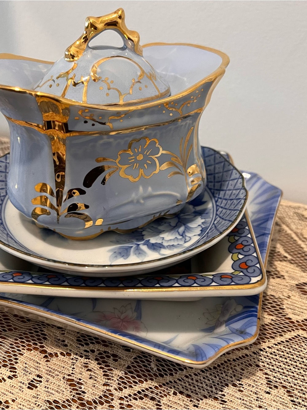 Chinois's Blue and white Floral Porcelain Plates and Bowl Japan Ware Bundle